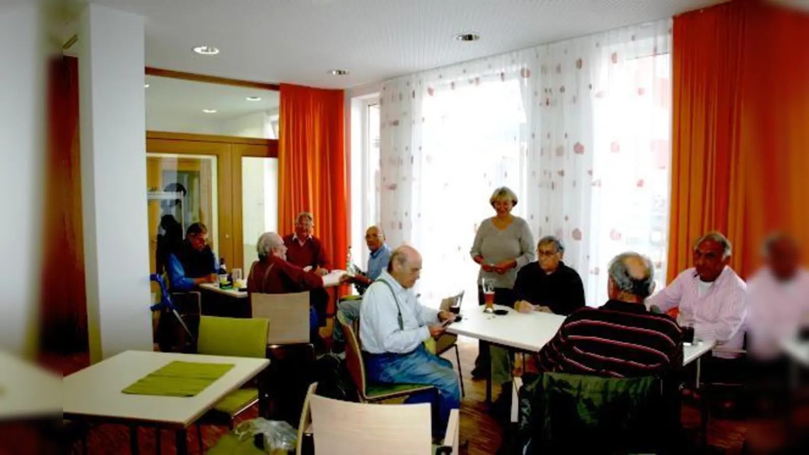 Die Besucher des ASZ Obergiesing genießen die größeren und helleren Räumlichkeiten in ihrer neuen Heimat. 	 (Foto: Hettich)