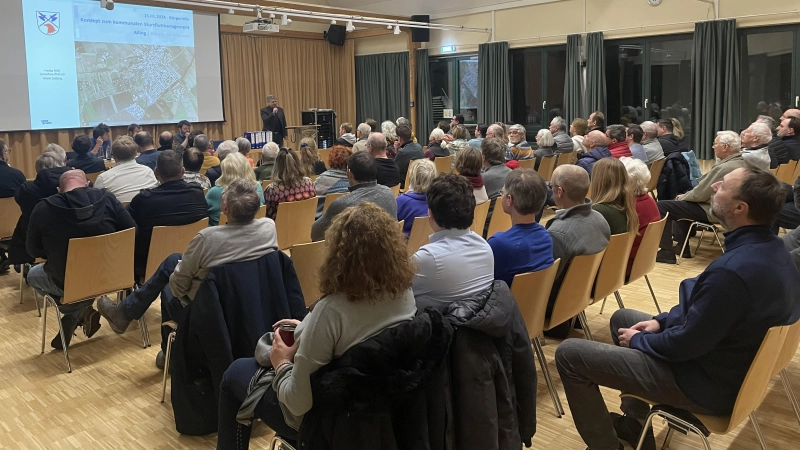 Gut besuchte Veranstaltung: Das aktuelle Thema Sturzflut und wie man sich dagegen schützen kann stieß auf ein reges Interesse bei den Allinger Bürgerinnen und Bürgern. (Foto: Gemeinde Alling)