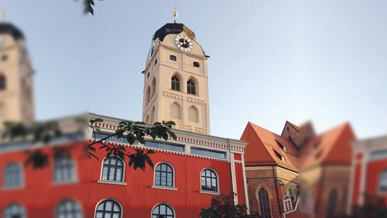 »Der Goldene Faden« führt auch zum Stadtturm in der Erdinger Altstadt.	 (Foto: Heike Kronseder)