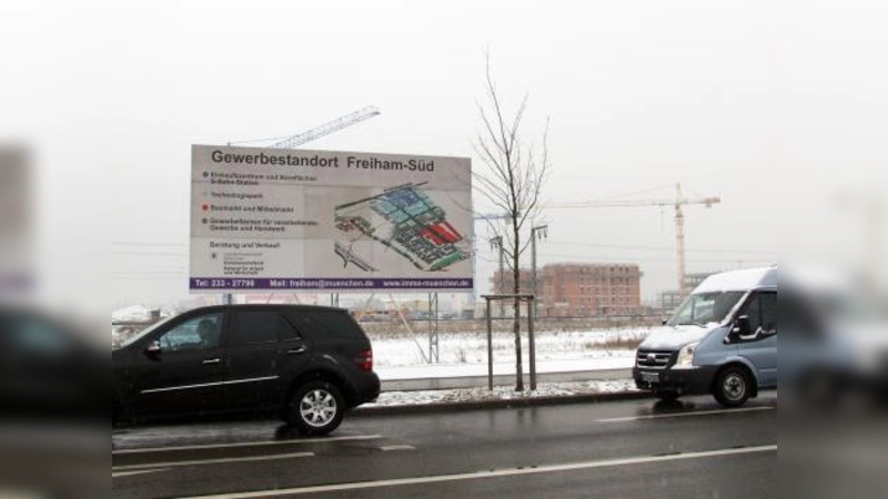 Freiham-Süd wächst, der Verkehr nimmt zu, aber der S-Bahnhof exisitert noch nicht, weshalb der BA 22 bereits ab sofort eine direkte Busverbindung von Pasing nach Freiham fordert. (Foto: Eva Schraft)