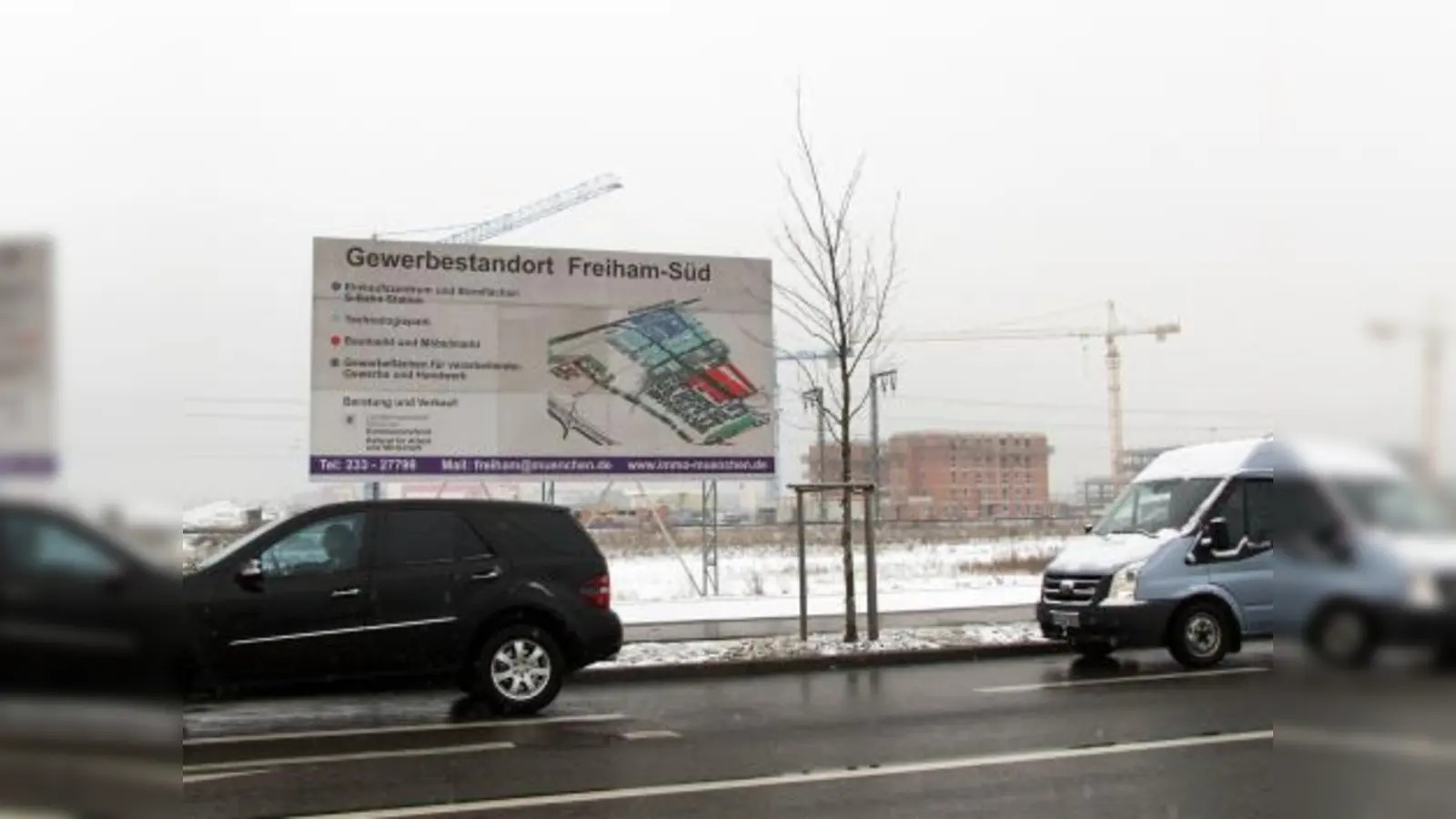 Freiham-Süd wächst, der Verkehr nimmt zu, aber der S-Bahnhof exisitert noch nicht, weshalb der BA 22 bereits ab sofort eine direkte Busverbindung von Pasing nach Freiham fordert. (Foto: Eva Schraft)