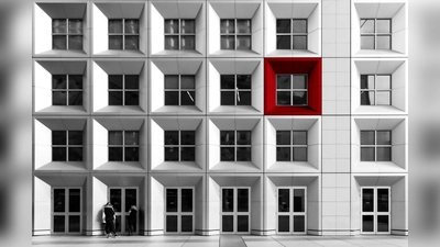 „The Red Frame” heißt dieses Werk von Regine Richter. (Foto: Regine Richter)