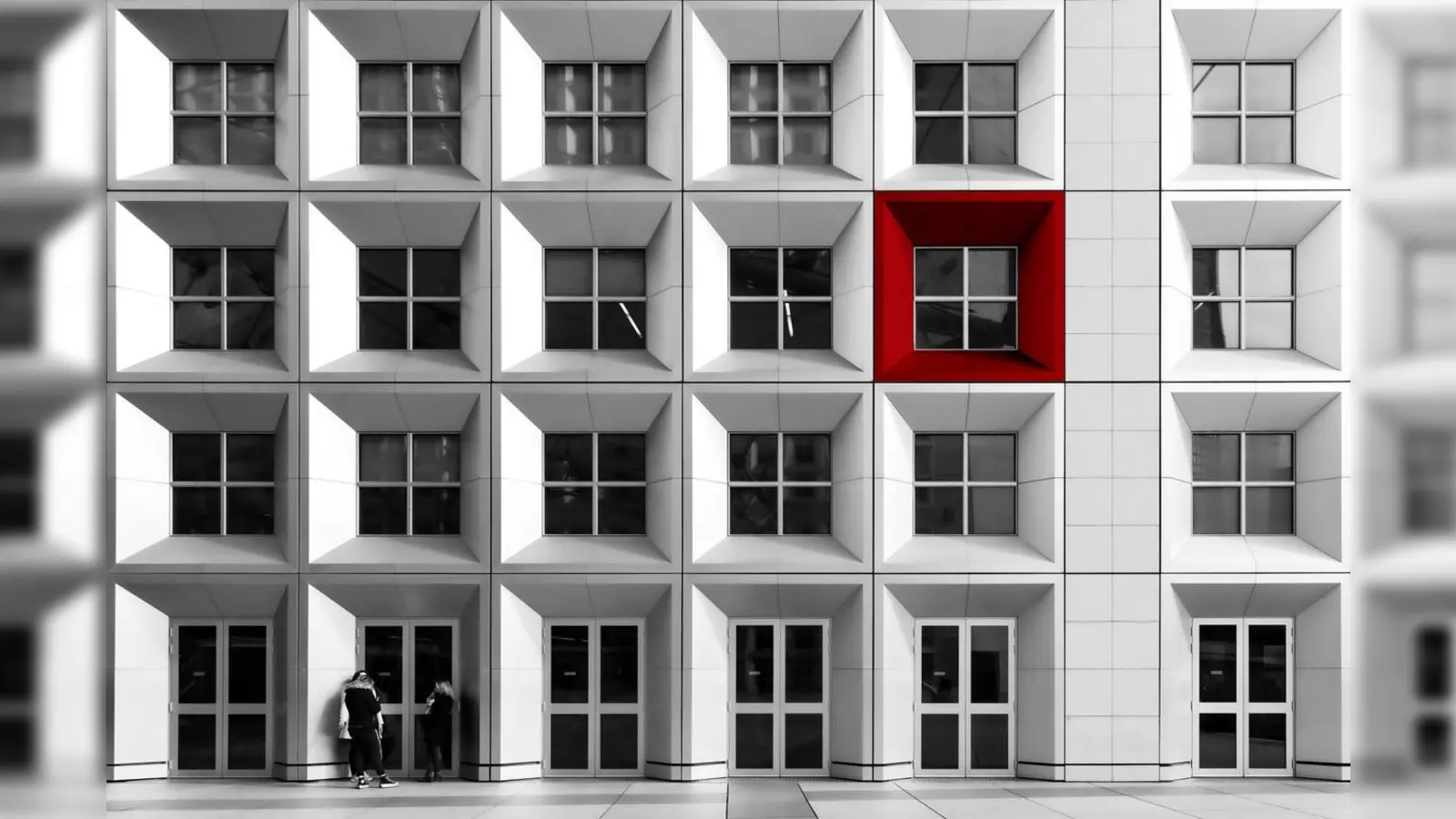 „The Red Frame” heißt dieses Werk von Regine Richter. (Foto: Regine Richter)