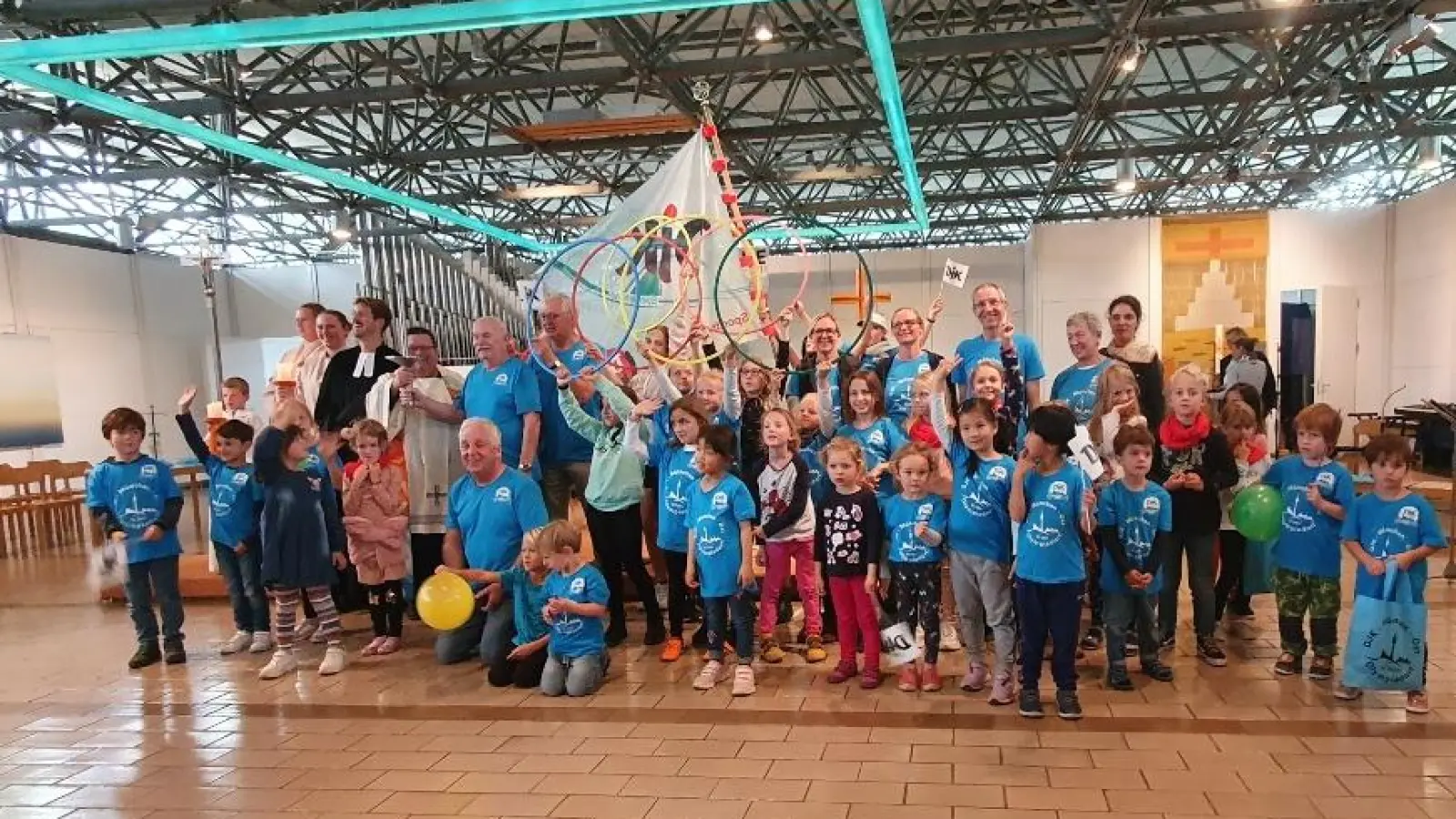 Mehr als 150 kleine und große Sportlerinnen und Sportler haben vor kurzem das 50-jährige Jubiläum der DJK-Freizeitsport-Abteilung Olympia gefeiert.  (Foto: Verein)