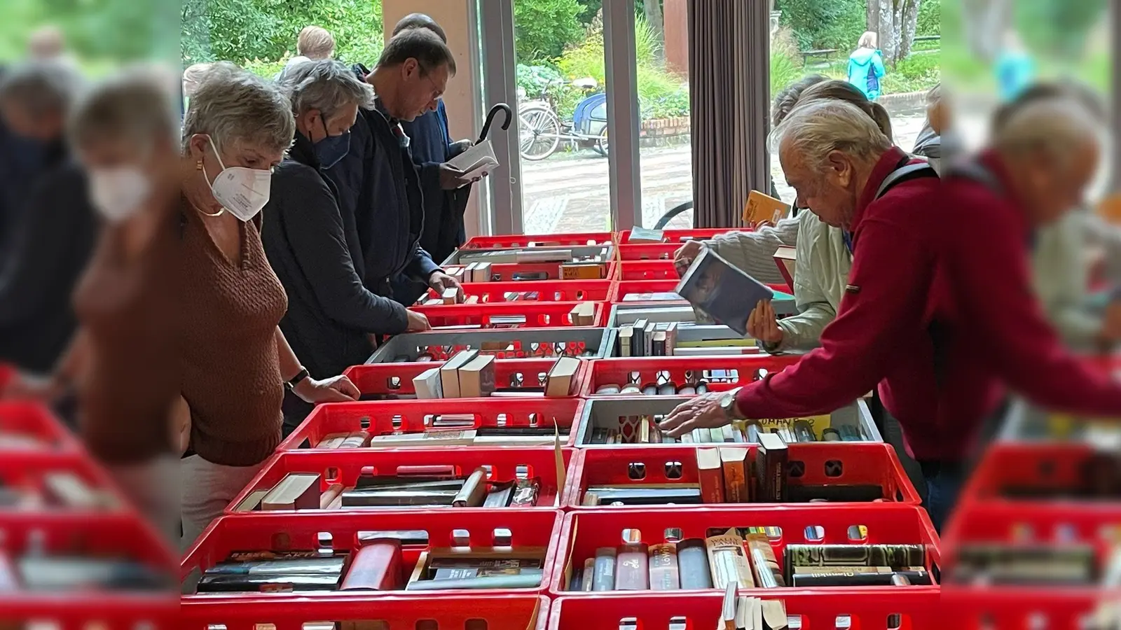 Bilder, Schmuck, Bücher und vieles mehr wurden beim Benefiz-Basar des Rotary Clubs Gauting-Würmtal angeboten. (Foto: privat)