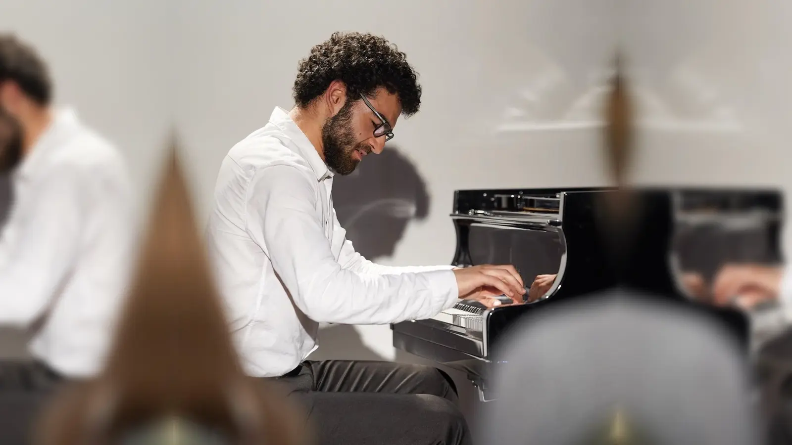 Mit dem vielversprechenden jungen Pianisten Hamlet Ambarzumjan startet am 16. September die neue Saison der Gräfelfinger Konzerte. (Foto: Hamlet Ambarzumjan)