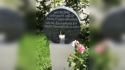 Bei der Grabbepflanzung sollte man einkalkulieren, wie oft man im Sommer Zeit hat das Grab zu gießen.  (Foto: hw)