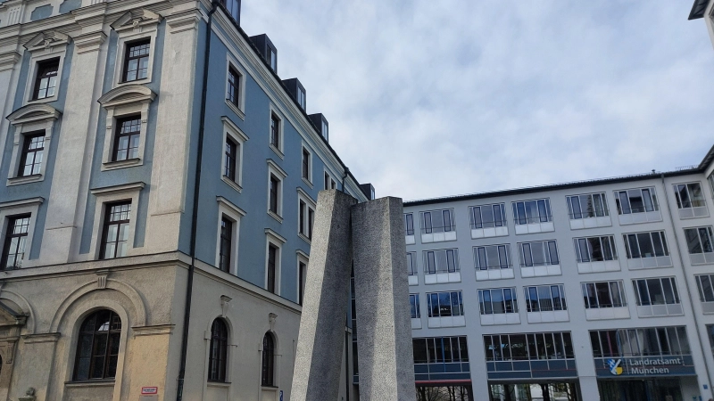 Das Landratsamt München am Mariahilfplatz schließt am Faschingsdienstag früher. (Foto: bas)