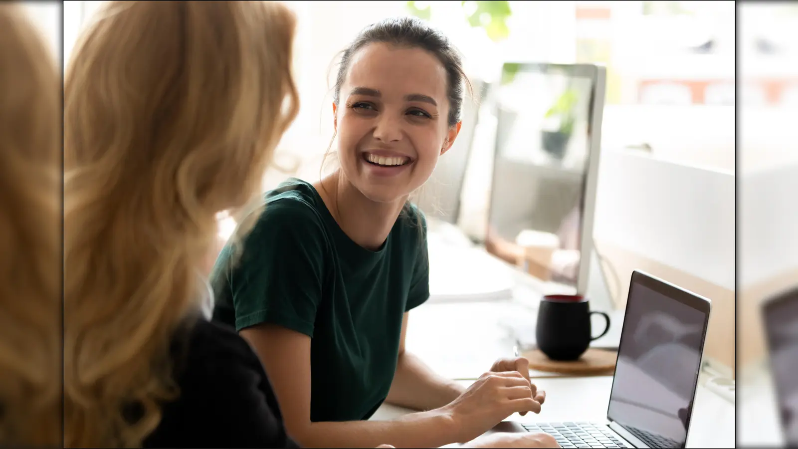 Mentoring und moderne Ausbildungsstrukturen sind entscheidende Aspekte, um Abbruchquoten zu senken und Fachkräfte zu binden. Mit gezielter Förderung, zeitgemäßen Lehrplänen und attraktiven Bedingungen können Betriebe jungen Menschen eine erfolgreiche Zukunft und sich selbst loyalen Nachwuchs sichern. (Foto: txn / Randstad/AdobeStock_fizkes)