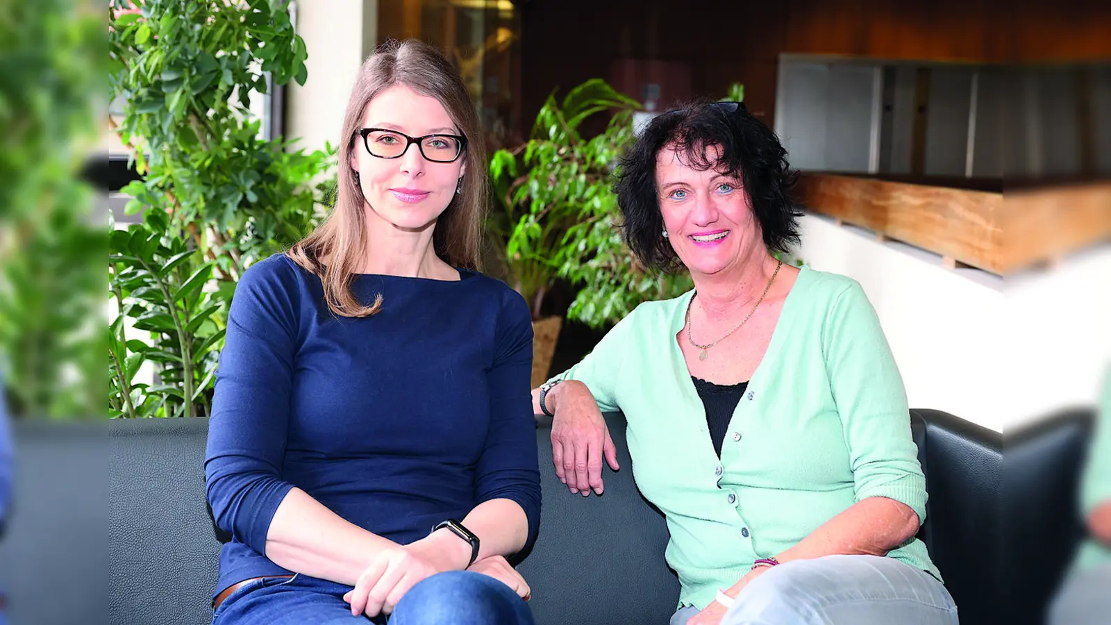 Silvia Fitterer und Ulrike Götz (von li)	 (Foto: LRA Dachau)