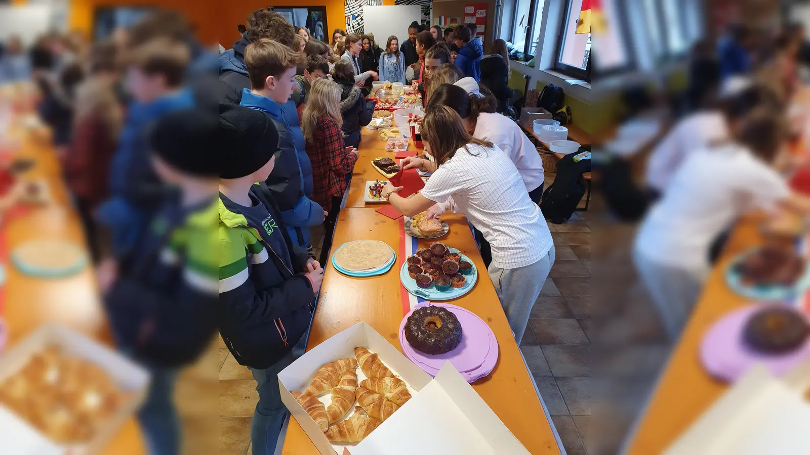 Französische Leckereien zeigten der Schulfamilie, wie Freundschaft schmeckt. (Foto: RSWM)