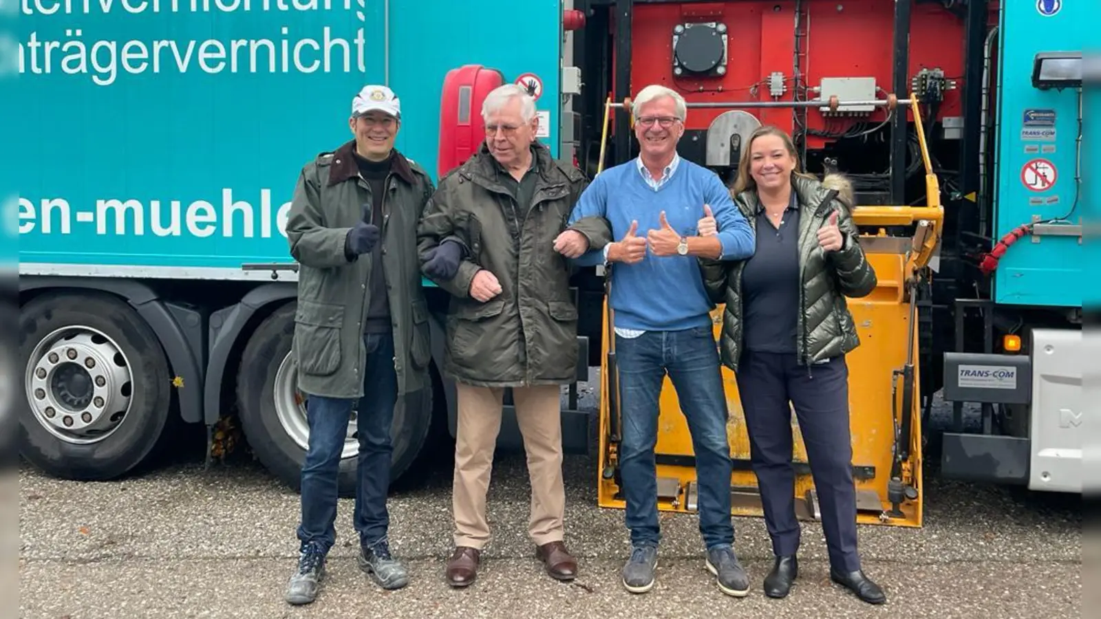 Sebastian Sefzig, Ernst Mohaupt, Dr.Klaus Höchstetter und Melanie Metzlaff (von links) freuen sich über die erfolgreiche Spenden-Schredder-Aktion. (Foto: privat)