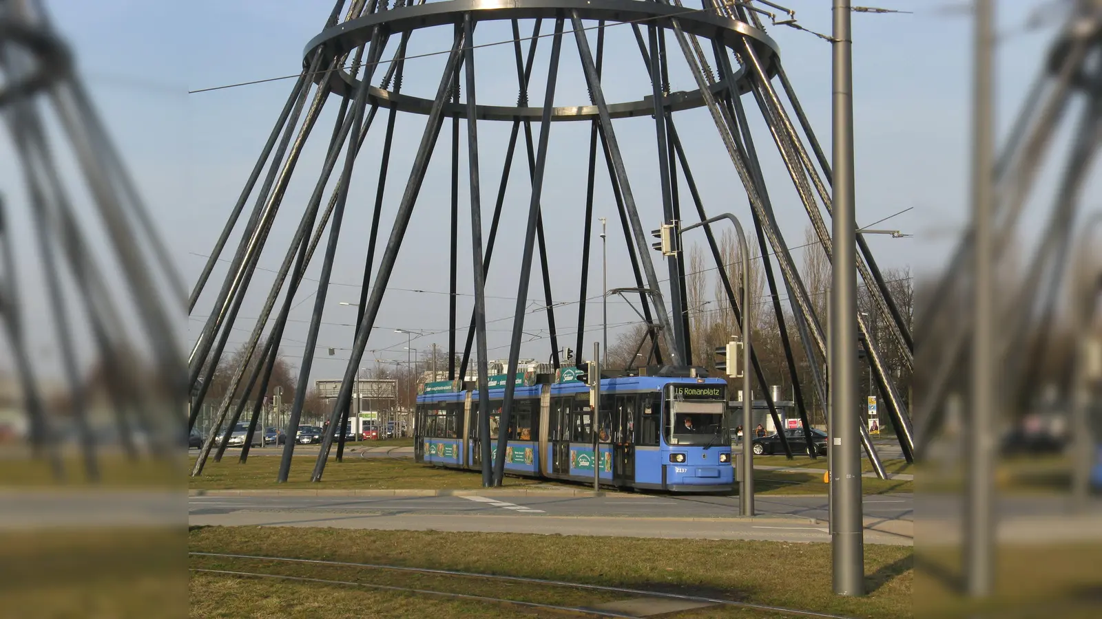 Geht es nach der SPD Unterföhring, könnte die Tram einmal über den Effnerplatz und St. Emmeram hinaus bis in die Gemeinde Unterföhring fahren. (Foto: SuPperLot, CC BY-SA 3.0 de)