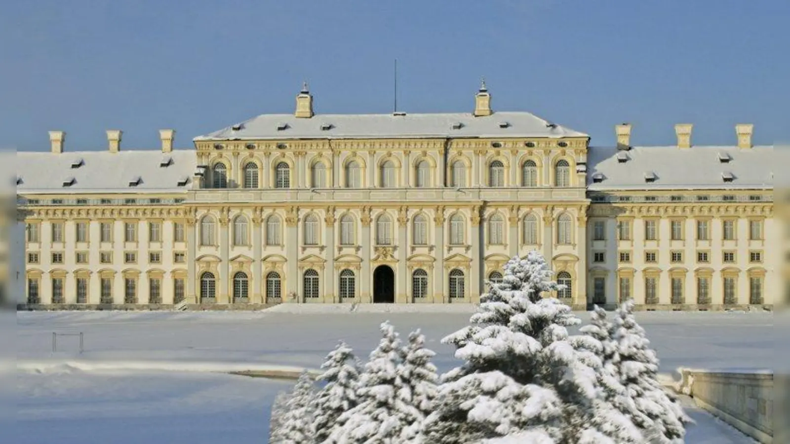 Vor den Kulissen des Schleißheimer Schlosses können sich die Besucher im November bereits in Weihnachtsstimmung bei dem &amp;quot;Schleißheimer Winterzauber&amp;quot; versetzen lassen. (Foto: wlSchleißheim)