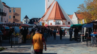 Der Mittefastenmarkt lädt zum Verweilen und Genießen ein. (Foto: Stadt Dorfen)