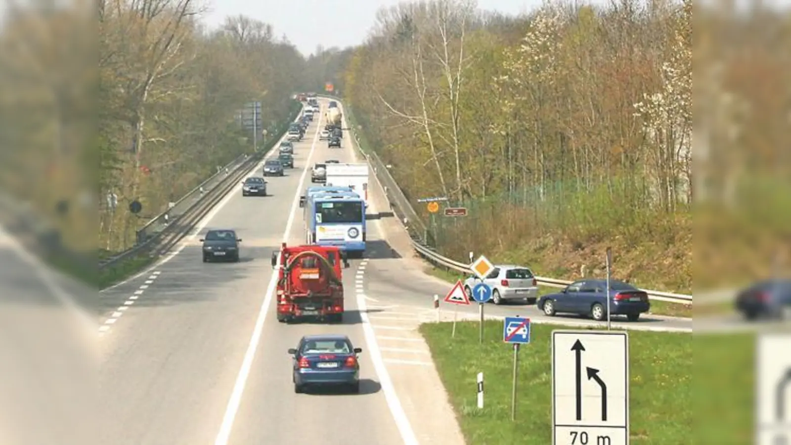 Im fließenden Verkehr ist die Auffahrt abenteuerlich, in Stoßzeiten ist der Föhringer Ring meist völlig überlastet. Der Ausbau soll Abhilfe schaffen.	 (Foto: ahi/Archiv)