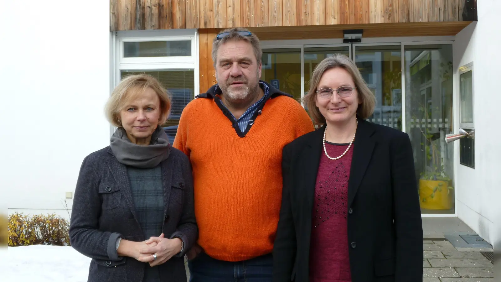 Das Team vom Alten- und Servicezentrum (ASZ) Laim lädt zum reichen Herbst-Programm ein. Damit feiert das Zentrum sein 40. Jubiläum nach. Im Bild von links: Stefanie Tischbierek (ASZ-Leiterin) mit den Sozialpädagogen Martin Unger und Tanja von Löchtern.  (Archivbild: Beatrix Köber)