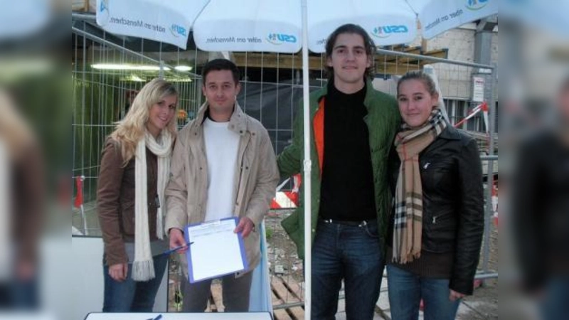 Die Junge Union Pasing/Obermenzing setzt sich für häufiger verkehrende Nachtlinien ein. V.l. Michaela Degen, Werner Zieschank, Stephan Pilsinger und Tanja Zurl. (Foto: privat)