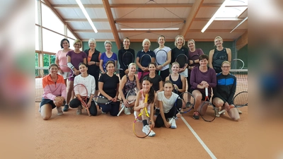 Insgesamt 20 Frauen und Mädchen haben am diesjährigen Champagnerturnier teilgenommen. (Foto: TSV Gilching-Argelsried e.V. )