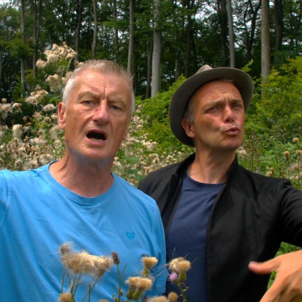 Jaromir Konecny (links) und Frank Klötgen bieten zusammen mit ihren Gästen wieder Unterhaltung auf hohem Niveau bei „Poetry &amp; Parade”. (Foto: © Mo)