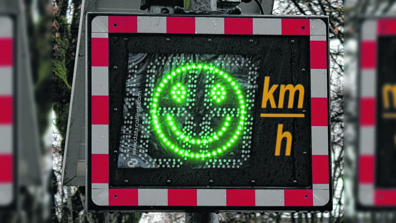 Der lachende Smiley im Dialog Display zeigt Autofahrern, dass ihr Tempo im grünen Bereich liegt. Zwei solcher Dialog Displays könnten künftig auch im Westend stehen. (Foto: Archiv/ Johannes Beetz)