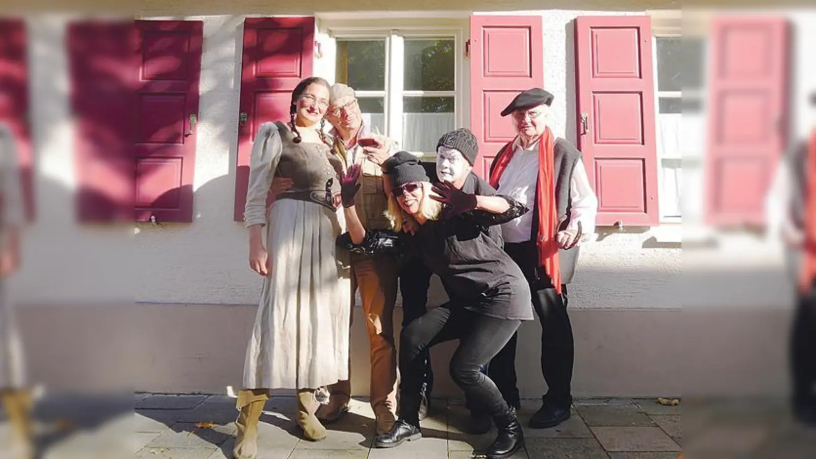 Von l. n. r.:. Marid Schaper (Gretel), Richard Maresch (Faust), Katharina Schweissguth (Pudel), Lothar Thiel (Mephisto) und Hans Senninger (Fabulus). 	 (Foto: Gaëlle Numa Oesterle)