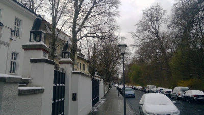 In der Maria-Theresia-Straße kommt es zu Verkehrsbehinderungen wegen Bauarbeiten. (Archivbild: bas)