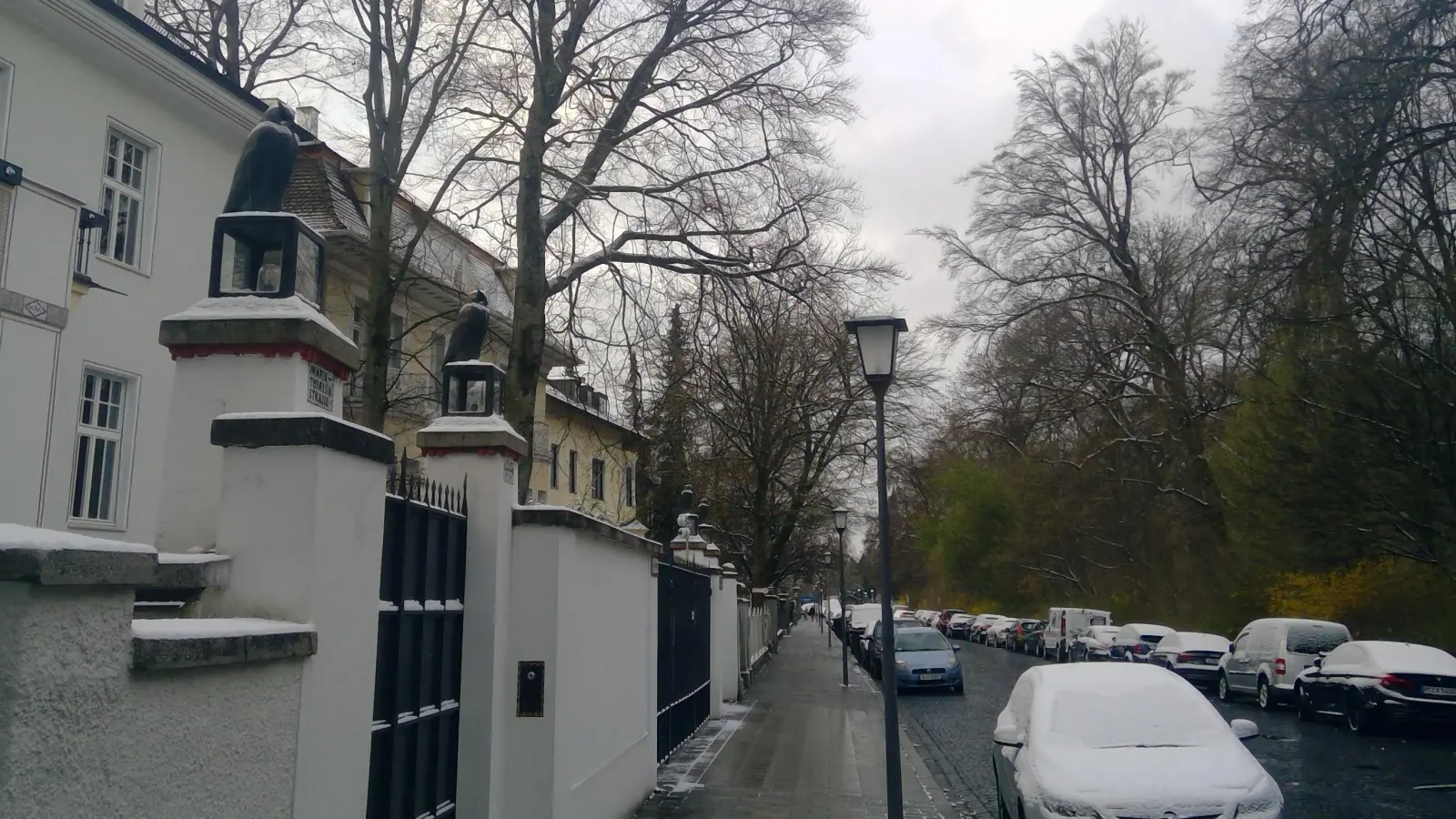 In der Maria-Theresia-Straße kommt es zu Verkehrsbehinderungen wegen Bauarbeiten. (Archivbild: bas)