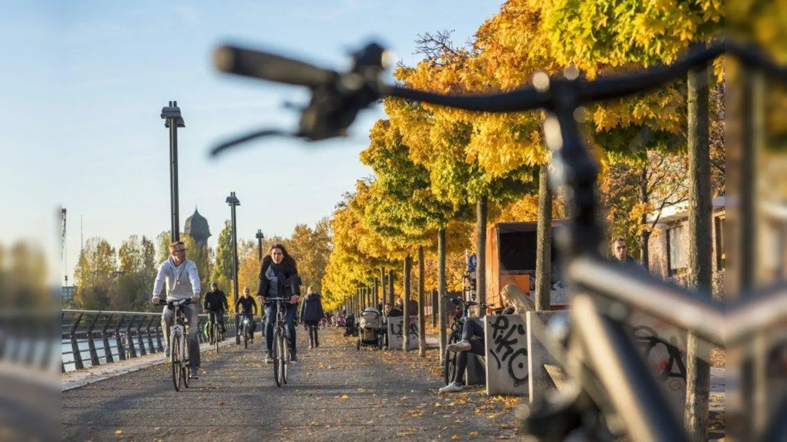 Radfahrer sollten ihr Fahrrad auf die kalte Jahreszeit vorbereiten und u.a Bremsen und Reifen checken. (Foto: ADFC/Gerhard Westrich)