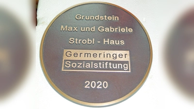 Vor zwei Jahren wurde der Grundstein für das Max-und-Gabriele-Strobl-Haus im Beisein der Stifterin gelegt. Jetzt ist Gabriele Strobl gestorben.  (Foto: pst)