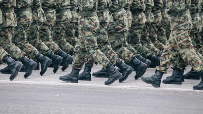 Die Nutzung von geschlechtergerechter Sprache ist in Vorschriften verankert, die für die Bundeswehr gelten.  (Screenshot: Filip Andrejevic / Unsplash)