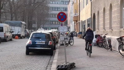 Weil entlang des Gollierplatzes oft zu schnell gefahren wird, weichen Radfahrer auf den Gehweg aus, das beklagte ein Stadtteilbewohner bei der Bürgerversammlung. (Foto: Beatrix Köber)