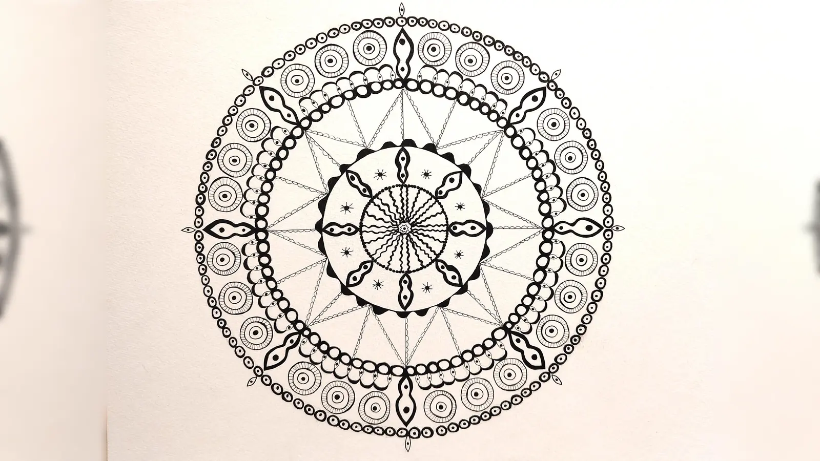 Mandalas zeichnen wirkt beruhigend. Wie man dabei genau vorgeht, erfährt man beim Workshop im „Karli17”. (Grafik: © Julia Khramtsova )