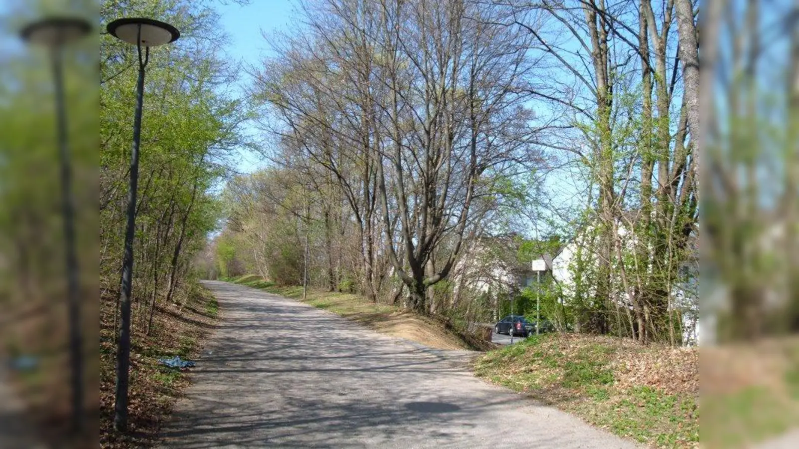 Links neben dem Rubihornweg verläuft die Autobahn, rechts davon liegen Wohnstraßen. (Foto: AH)