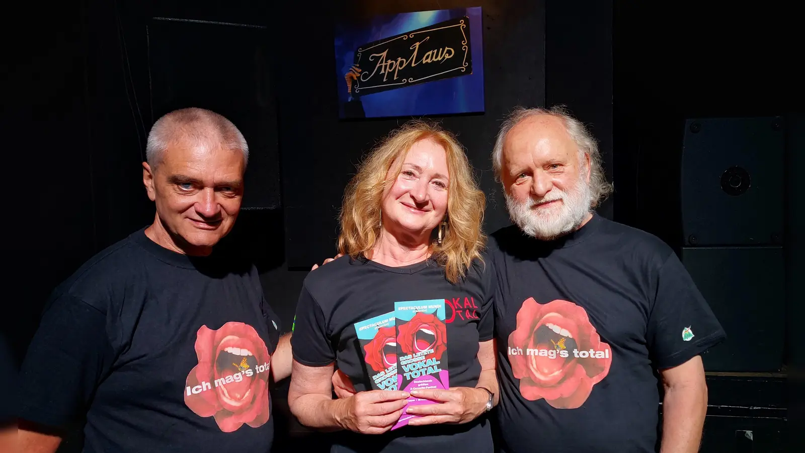 Eingespieltes Team (von links): Veranstaltungstechniker Stefan Sendsitzky, Kulturwissenschaftlerin Romy Schmidt und Gastronom Michael Herzsprung freuen sich auf das letzte große A-Cappella-Festival.  (Foto: Elisabeth Schönberger)