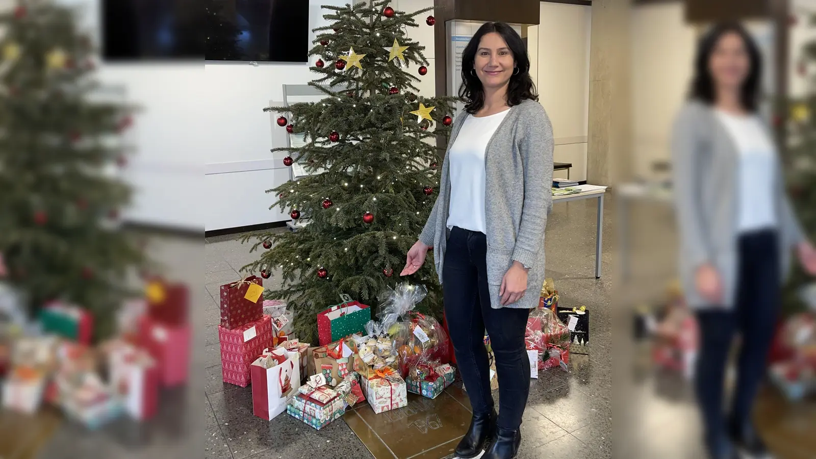 Dilber Altin, die Koordinatorin der Wunschbaumaktion im Gräfelfinger Rathaus, freut sich über den großen Erfolg der diesjährigen Wunschbaumaktion. (Foto: Gemeinde Gräfelfing)