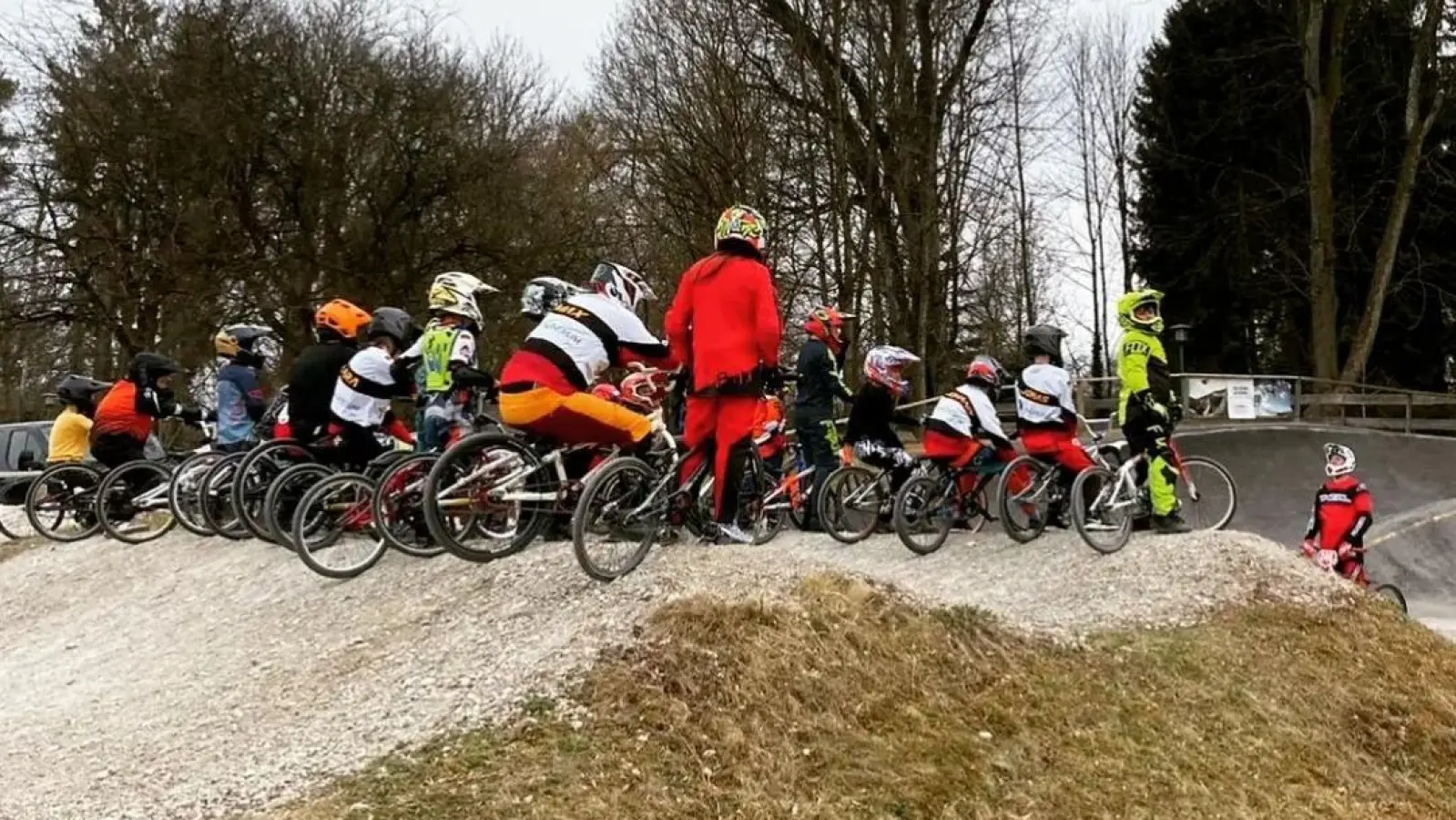 Endlich wieder auf die Piste! Die Outdoor-Training-Saison des BMX-Teams Weilheim hat begonnen. (Foto: BMX-Team Weilheim im MC Weilheim )