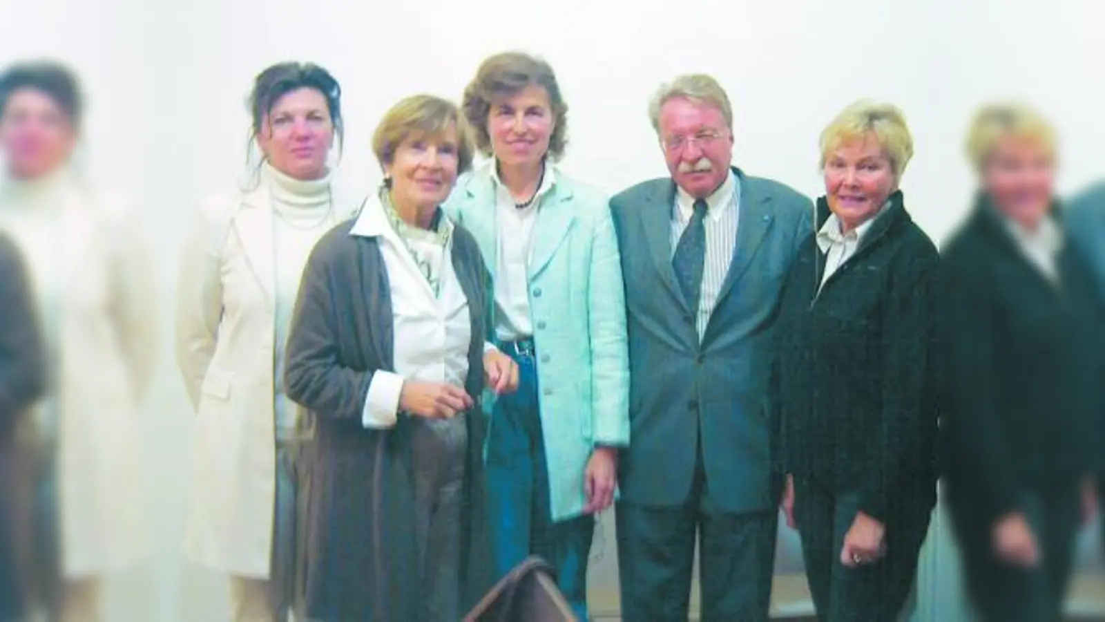 Gedankenaustausch: v.l. Gabriele Närz, Gisela Kloepfer, Renate Unterberg, Otmar Bernhard und Inge Fischer (Foto: Margot Günther)