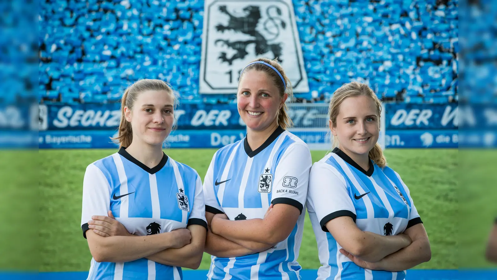 Hannah Conrad (links), Vroni Seemann (Mitte) und Silke Dehling (rechts) sind stolze Löwinnen. Gemeinsam leiten sie den Frauenfußball beim TSV 1860 München.  (Foto: TSV 1860 München)