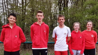 Fünf Athleten des SV Germering nahmen an den Offenen Meisterschaften des MTV 1879 München teil (von links): Noah Heinebrodt, Benedikt Maurer, Kevin Goj, Letizia Heitmeir und Laura Meier. (Foto: privat)