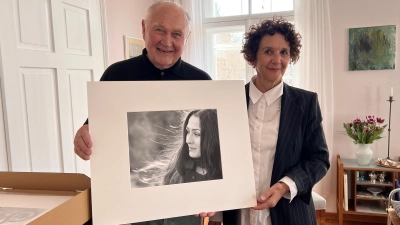 Hans-Günther Kaufmann veranstaltet mit Elisabeth Carr eine Ausstellung über zwei wichtige Weggefährten, Christine Kaufmann und Abt Odilo. (Foto: Susanne Hauck)