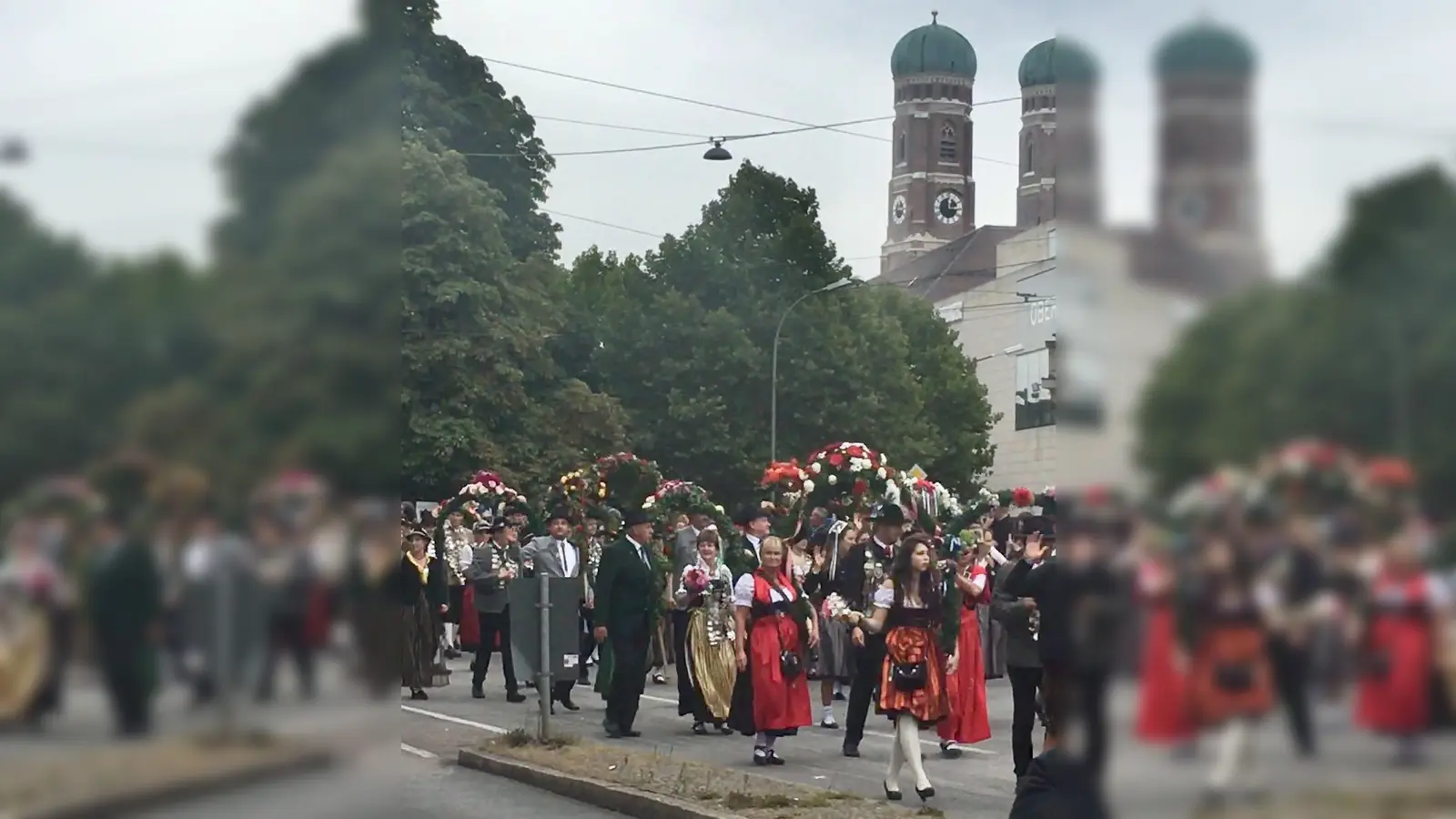 Wiesneinzug der Trachen- und Schützenvereine 2019 (Foto: bb)