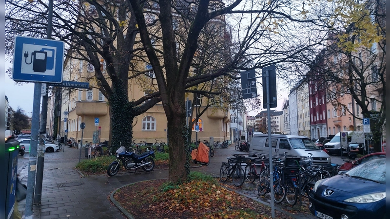 Der sogenannte Schlotthauerplatz in der Unteren Au soll umgestaltet werden. Fast 60 Anwohnende haben in einem Workshop ihre Ideen und Visionen eingebracht. (Foto: bas)