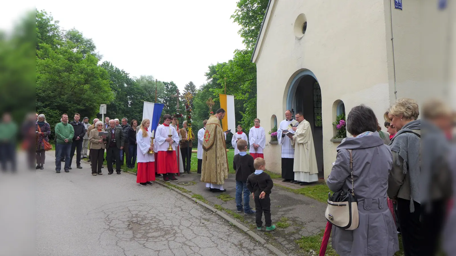 Jedes Jahr am Pfingstmontag veranstalten die Katholiken eine Bittprozession zur Kapelle St. Emmeram. (Foto: VA)