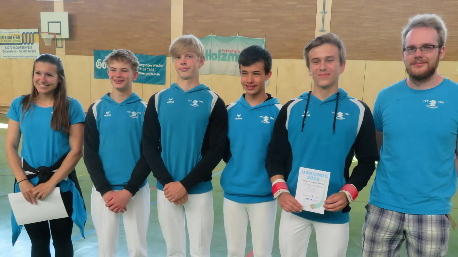 Freuten sich über ihren Erfolg (von links): Abteilungsleiterin Mara Mooser, Quirin Strauss, Leonard Gigl, Konstantin Dürr, Ludwig Gigl und Trainer Sebastian Busse. (Foto: TSV Starnberg)