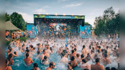 Ab Juni wird die größte Therme der Welt wieder zum Hotspot für Musik- und Sommerliebhaber. (Foto: Therme)