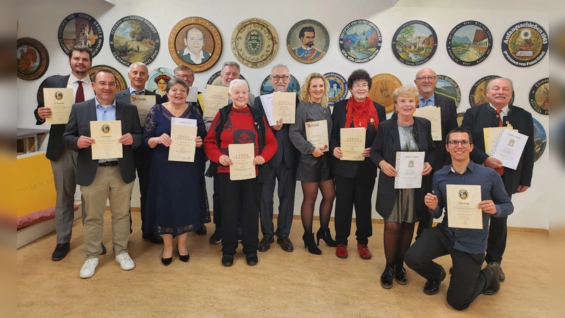 Mehrere treue Mitglieder der Haarer Schützen durften sich über eine Auszeichnung freuen. (Foto: SGS Haar)