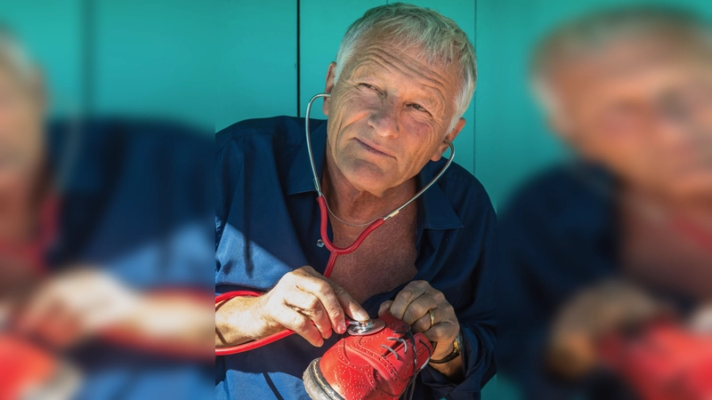 „Kauf dir die roten Schuh”: Am Freitag 31. Januar, Josef Brustmann kommt mit seinem Programm „Das Leben ist kurz - kauf die roten Schuh’ in die Weilachmühle. (Foto: Jobst Hahn)