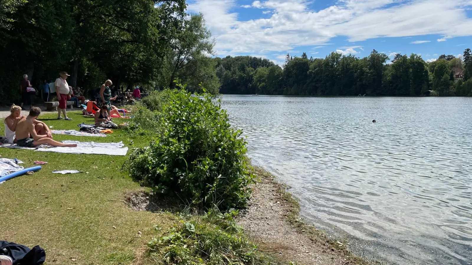 Die Badegäste sollen nicht über eine hohe Schwelle in den See steigen müssen. (Foto: pst)