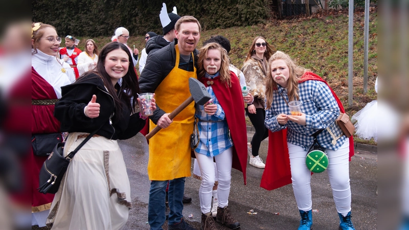 Lustig war&#39;s beim Fasching 2024 mit diesen wilden Gesellen. (Foto: Rosi Friedl)